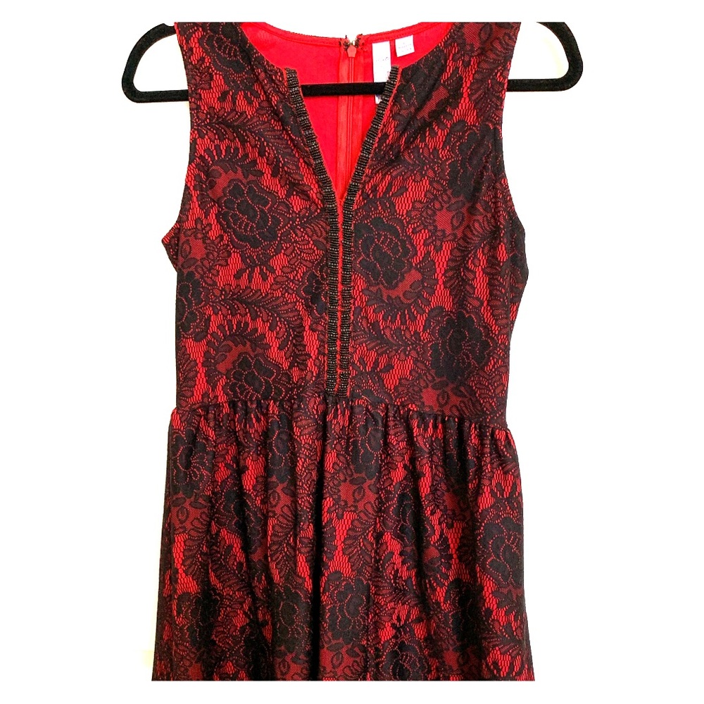 Lace w beaded neck dress!